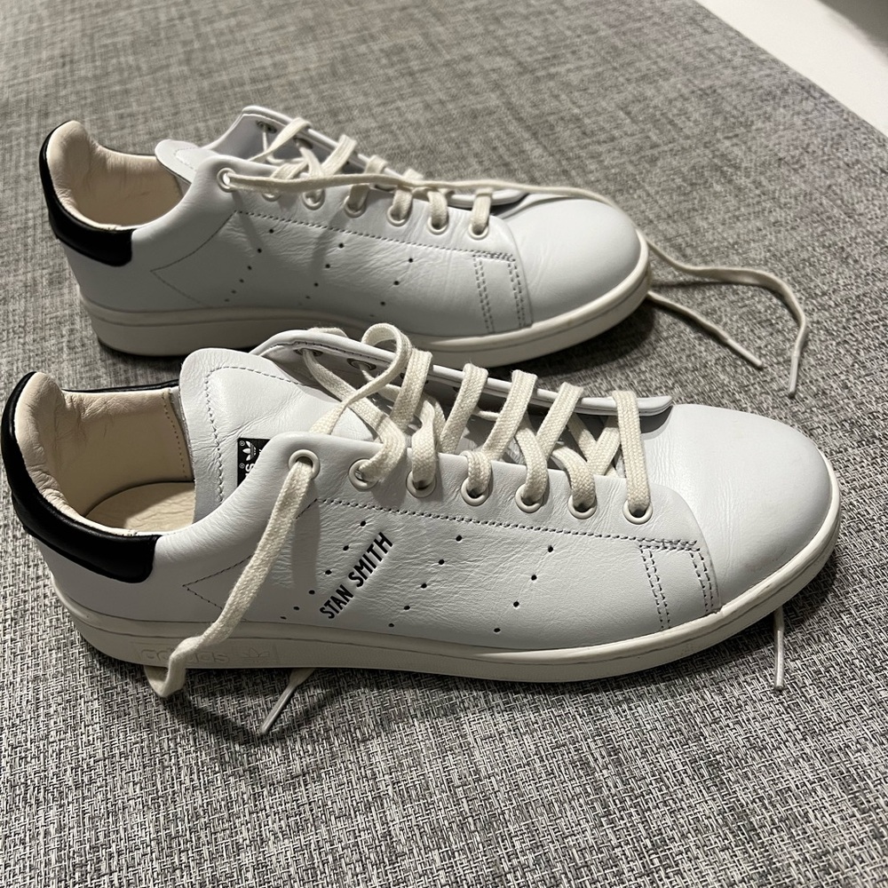Adidas Stan Smith Lux Unisex Leather Sneakers
Men size 7/Women size 8 - Picture 2 of 8